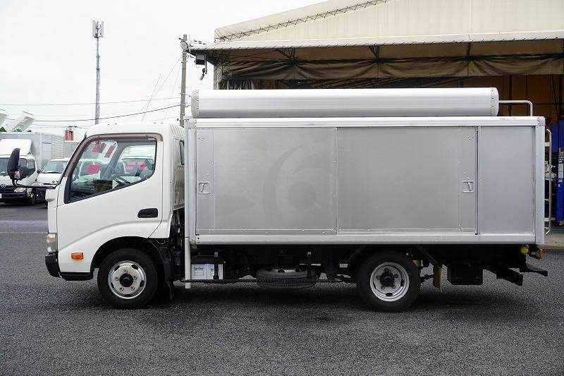 ダイナ　「標準幅　ロング」　ボトルカー　積載２０００ｋｇ　須河車体製　箱上キャリア付き　ラダー　床下台車入れ　金庫　バックカメラ　フォグランプ　ワンオーナー！ＡＴ車！準中型（５トン限定）免許対応！1