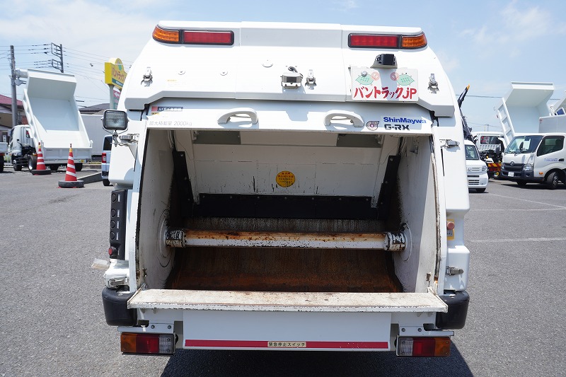 エルフ　「標準幅」　パッカー車　巻き込み式　積載２０００ｋｇ　新明和製　５．１立米　連続動作　汚水タンク　排出ダンプアップ式　バックカメラ　左電格ミラー　坂道発進補助　フォグランプ　６速ＭＴ！　車検「Ｒ７年７月まで！」20