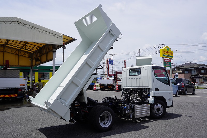 （未使用）　キャンター　「標準幅」　強化　ローダーダンプ　極東製　三方開　積載３０００ｋｇ　ダンプピン　スライド用ラジコン　左電格ミラー　スマートキー　ＬＥＤヘッドライト＆フォグランプ　衝突軽減ブレーキ　車線逸脱警報　５速ＭＴ！　車検「Ｒ７年８月まで！」23