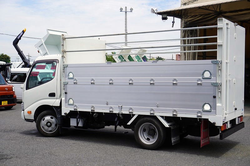 ダイナ　「標準幅　セミロング」　資源ゴミ回収車　積載２０００ｋｇ　アルミブロック　二段アオリ　ロープ穴４対　リア片開き扉　鳥居鉄板張り　荷台シマ板張り　造りボディー　ＬＥＤヘッドライト＆フォグランプ　バックカメラ　電動パーキングブレーキ　衝突軽減ブレーキ　車線逸脱警報　ＡＴ車！高年式！低走行！希少車！！5