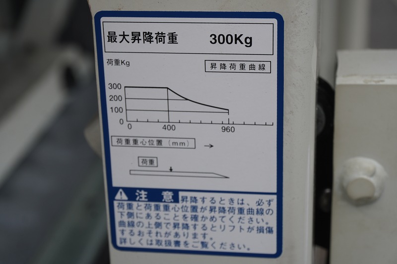 ハイエース　ロング　ＤＸ　４ドア　ガソリン車　３～６人乗り　トヨタ車体製パワーゲート　純正ナビ　ＥＴＣ　バックカメラ　キーレス　フォグランプ　小窓　ＡＴ車！20