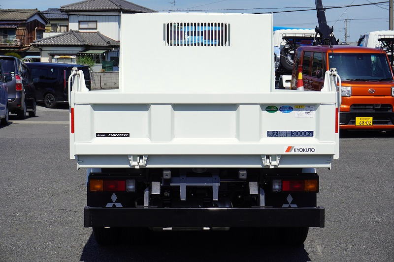 （未使用）　キャンター　強化ダンプ　極東製　積載３０００ｋｇ　三方開　全低床　スマートキー　坂道発進補助　左電格ミラー　ＬＥＤヘッドライト＆フォグランプ　衝突軽減ブレーキ　車線逸脱警報　５速ＭＴ！車検「Ｒ８年２月まで！」2