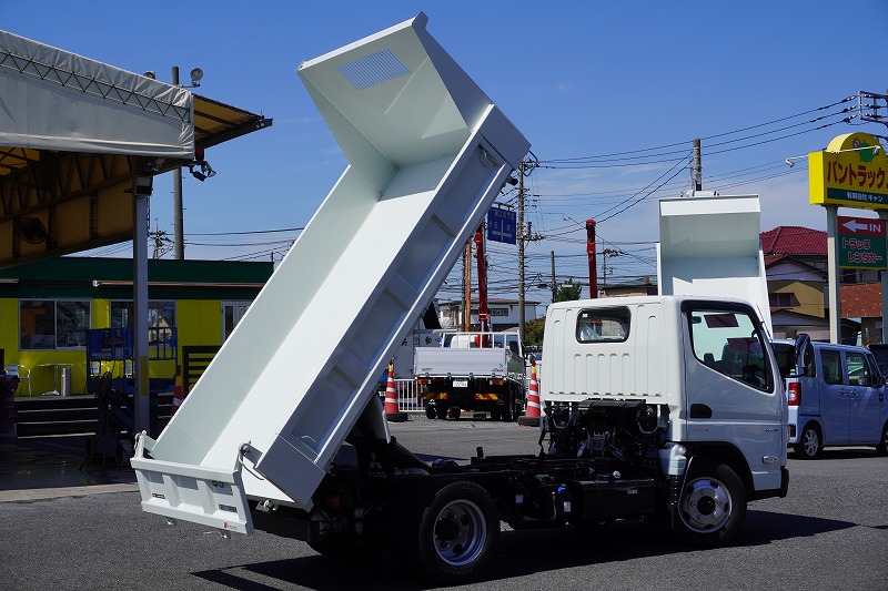 （未使用）　キャンター　強化ダンプ　極東製　積載３０００ｋｇ　三方開　全低床　スマートキー　坂道発進補助　左電格ミラー　ＬＥＤヘッドライト＆フォグランプ　衝突軽減ブレーキ　車線逸脱警報　５速ＭＴ！車検「Ｒ８年２月まで！」22