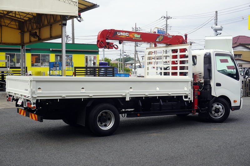 デュトロ　「ワイド超ロング」　３段クレーン　積載３２００ｋｇ　古河ユニック製　ラジコン　フックイン　２．９３ｔ吊　ロープ穴５対　セイコーラック　鳥居Ｊフック＆下部鉄板張り　坂道発進補助　左電格ミラー　フォグランプ　ワンオーナー！６速ＭＴ！6