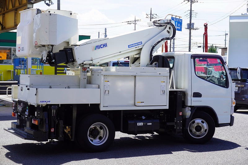 キャンター　高所作業車　アイチ製（ＳＢ１０Ａ）　最大地上高９．７ｍ　ＦＲＰバケット　バケット積載荷重２００ｋｇ　積載２５０ｋｇ　工具入れ　ジョイスティックタイプ　アワーメーター：２６２６ｈ　左電格ミラー　社外ナビ　ワンセグＴＶ　バックカメラ　ＥＴＣ２．０　フォグランプ　通信工事仕様！ＡＴ車！　ＢＰ6