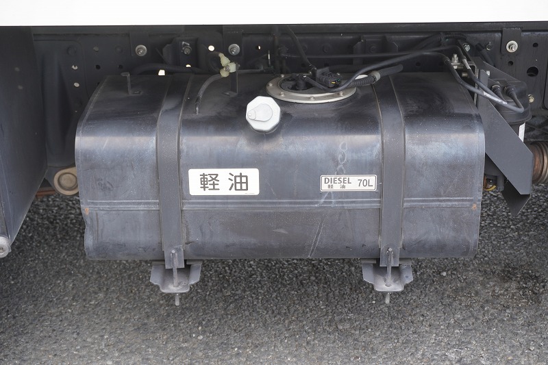 キャンター　高所作業車　アイチ製（ＳＢ１０Ａ）　最大地上高９．７ｍ　ＦＲＰバケット　バケット積載荷重２００ｋｇ　積載２５０ｋｇ　工具入れ　ジョイスティックタイプ　アワーメーター：２４２５ｈ　左電格ミラー　社外ナビ　ワンセグＴＶ　バックカメラ　ＥＴＣ　フォグランプ　通信工事仕様！ＡＴ車！22