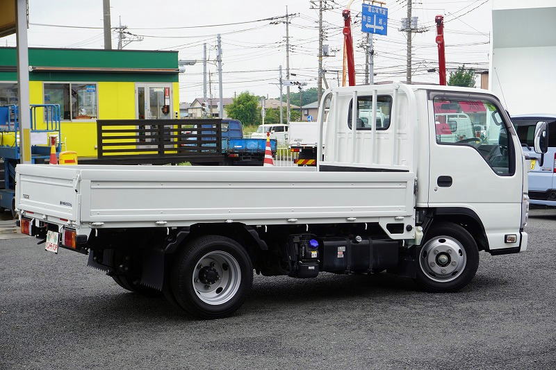 タイタン　「標準幅　ショート」　平ボディー　積載２０００ｋｇ　三方開　左電格ミラー　坂道発進補助　フォグランプ　全低床　衝突軽減ブレーキ　車線逸脱警報　５速ＭＴ！車検「Ｒ６年１０月まで！」6