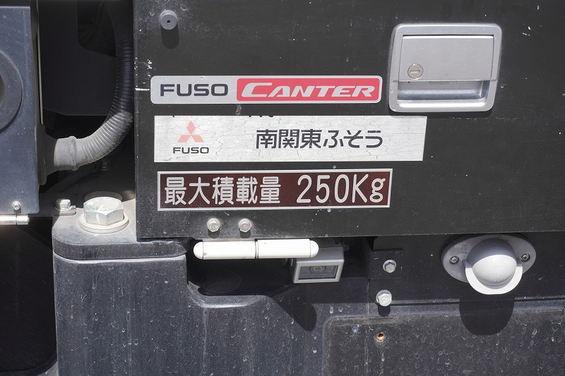 キャンター　高所作業車　アイチ製（ＳＢ１０Ａ）　最大地上高９．７ｍ　ＦＲＰバケット　バケット積載荷重２００ｋｇ　積載２５０ｋｇ　工具入れ　ジョイスティックタイプ　アワーメーター：２９０１ｈ　左電格ミラー　社外ナビ　ワンセグＴＶ　バックカメラ　ＥＴＣ２．０　フォグランプ　通信工事仕様！ＡＴ車！21