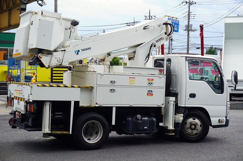 エルフ　高所作業車　タダノ製（ＡＴ－１００ＴＴ）　最大地上高９．９ｍ　ＦＲＰバケット　バケット積載荷重２００ｋｇ　積載５００ｋｇ　工具入れ　ジョイスティックタイプ　ブーム自動格納　ジャッキ自動張り出し　アワーメーター：１７５５ｈ　バックカメラ　坂道発進補助　左電格ミラー　通信工事仕様！６速ＭＴ！6