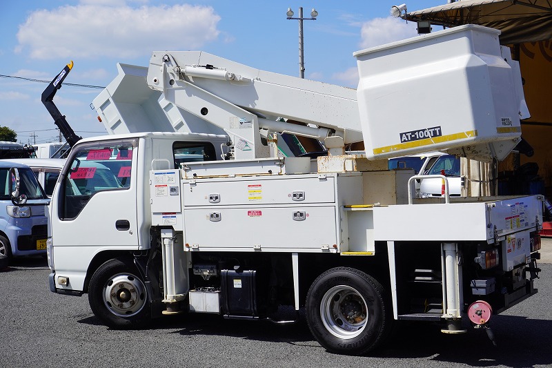 エルフ　高所作業車　タダノ製（ＡＴ－１００ＴＴ）　最大地上高９．９ｍ　ＦＲＰバケット　バケット積載荷重２００ｋｇ　積載５００ｋｇ　工具入れ　ジョイスティックタイプ　ブーム自動格納　ジャッキ自動張り出し　アワーメーター：２１２７ｈ　バックカメラ　坂道発進補助　左電格ミラー　通信工事仕様！６速ＭＴ！5