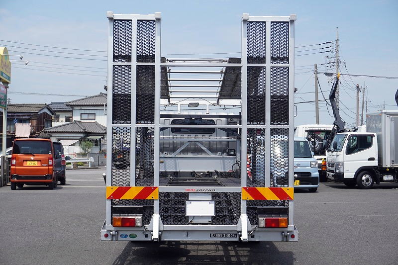 デュトロ　ハイグレード「ワイド超ロング」　キャリアカー　２台積　積載３４００ｋｇ　古河ユニック製　ラジコン　ウインチ　油圧リアゲート　ＨＩＤヘッドライト　フォグランプ　スマートキー　メッキパーツ　社外ナビ　ＥＴＣ　両側電格ミラー　衝突軽減ブレーキ　車線逸脱警報　６速ＭＴ！2