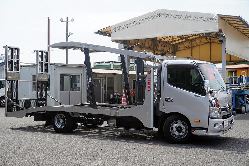 デュトロ　ハイグレード「ワイド超ロング」　キャリアカー　２台積　積載３４００ｋｇ　古河ユニック製　ラジコン　ウインチ　油圧リアゲート　ＨＩＤヘッドライト　フォグランプ　スマートキー　メッキパーツ　社外ナビ　ＥＴＣ　両側電格ミラー　衝突軽減ブレーキ　車線逸脱警報　６速ＭＴ！4