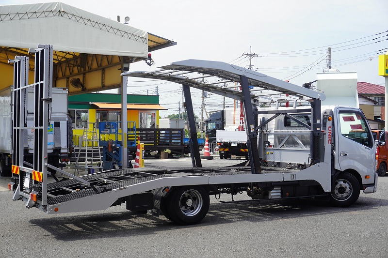 デュトロ　ハイグレード「ワイド超ロング」　キャリアカー　２台積　積載３４００ｋｇ　古河ユニック製　ラジコン　ウインチ　油圧リアゲート　ＨＩＤヘッドライト　フォグランプ　スマートキー　メッキパーツ　社外ナビ　ＥＴＣ　両側電格ミラー　衝突軽減ブレーキ　車線逸脱警報　６速ＭＴ！6