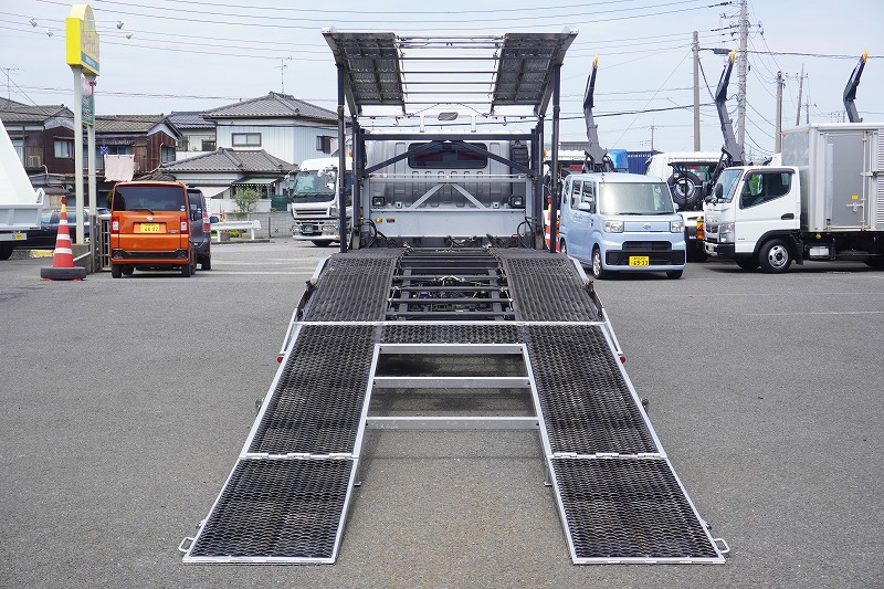 デュトロ　ハイグレード「ワイド超ロング」　キャリアカー　２台積　積載３４００ｋｇ　古河ユニック製　ラジコン　ウインチ　油圧リアゲート　ＨＩＤヘッドライト　フォグランプ　スマートキー　メッキパーツ　社外ナビ　ＥＴＣ　両側電格ミラー　衝突軽減ブレーキ　車線逸脱警報　６速ＭＴ！21