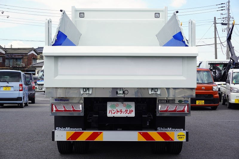 （未使用）　ファイター　増トン　「ベッド付き」　土砂ダンプ　新明和製　一方開　積載７１００ｋｇ　電動コボレーン　鳥居シートデッキ＆ラダー　造りボディー　砂切り　坂道発進補助　キーレス　ＨＩＤヘッドライト　衝突軽減ブレーキ　車線逸脱警報　メッキパーツ多数！６速ＭＴ！3