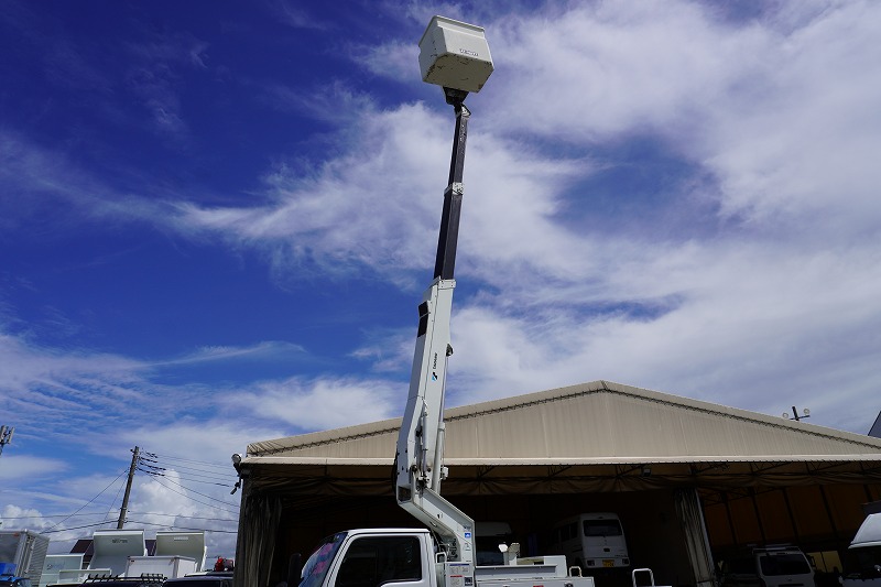 エルフ　高所作業車　タダノ製（ＡＴ－１００ＴＴ）　最大地上高９．９ｍ　ＦＲＰバケット　バケット積載荷重２００ｋｇ　積載５００ｋｇ　工具入れ　ジョイスティックタイプ　ブーム自動格納　ジャッキ自動張り出し　アワーメーター：１６５６ｈ　ＥＴＣ　坂道発進補助　左電格ミラー　通信工事仕様！６速ＭＴ！29