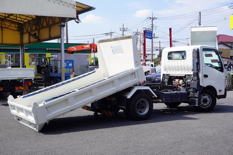 デュトロ　「ワイド」　強化　ローダーダンプ　新明和製　三方開　積載３６５０ｋｇ　手動コボレーン　スライド用ラジコン　ダンプピン　左電格ミラー　ＥＴＣ　６速ＭＴ！フロント画像