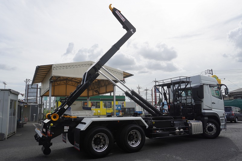 （未使用）　スーパーグレート　大型　「ハイルーフ」　三軸　フックロール　極東製　積載１０４００ｋｇ　ツインシリンダー　キャブバックステップ　網工具入れ　メッキパーツ　アルミホイール　ＬＥＤヘッドライト　ＥＴＣ２．０　可動式リアバンパー　キーレス　燃料タンク３００Ｌ　７速ＭＴ！19