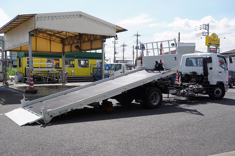 （未使用）　ファイター　増トン　「標準幅　ベッド付き」　セーフティーローダー　古河ユニック製　積載７０００ｋｇ　ウインチ　ラジコン　リア自動アユミ板　床フック　ミラーヒーター　坂道発進補助　スタンション穴　ＨＩＤヘッドライト　メッキパーツ多数！６速ＭＴ！