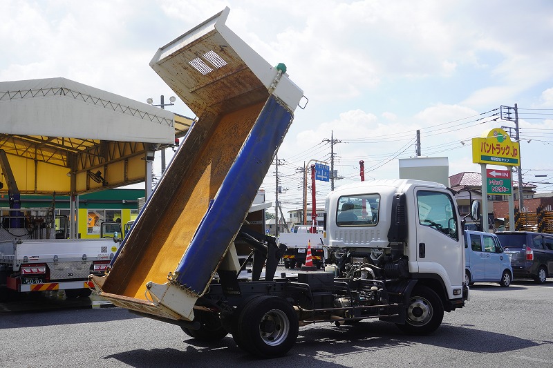 フォワード　４トン　「ベッドレス」　強化ダンプ　一方開　極東製　積載３６００ｋｇ　電動コボレーン　鳥居アングル補強　ダンプピン　社外リアバンパー　ＥＴＣ　６速ＭＴ！23