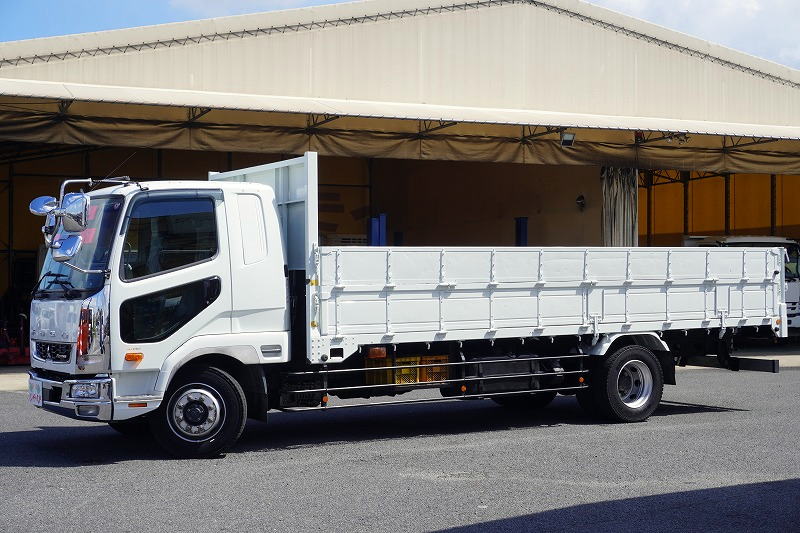 ファイター　増トン　「標準幅　ベッド付き」　平ボディー　積載４９００ｋｇ　６．２ｍ長　二段アオリ　荷台＆鳥居鉄板張り　オートエアコン　メッキパーツ　ワンオーナー！６速ＭＴ！中型免許対応！車検「Ｒ６年１１月まで！」