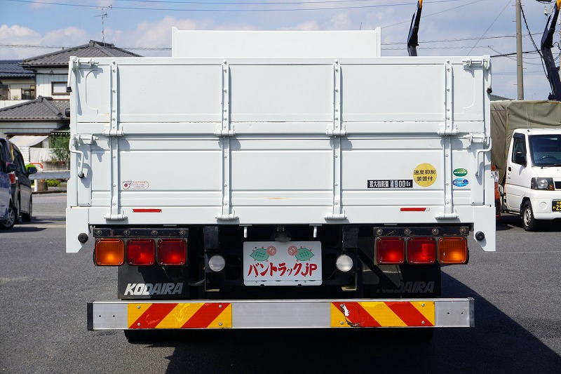 ファイター　増トン　「標準幅　ベッド付き」　平ボディー　積載４９００ｋｇ　６．２ｍ長　二段アオリ　荷台＆鳥居鉄板張り　オートエアコン　メッキパーツ　ワンオーナー！６速ＭＴ！中型免許対応！車検「Ｒ６年１１月まで！」2