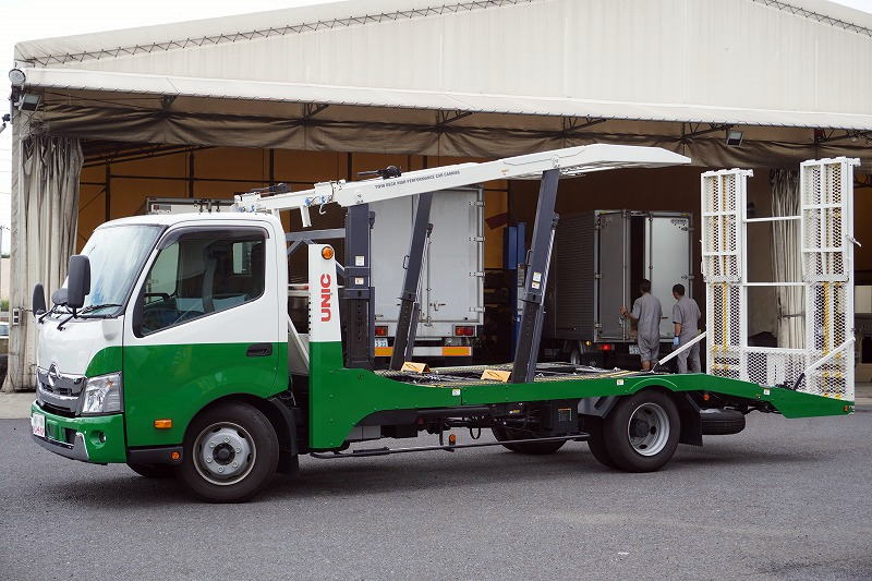 デュトロ　「ワイド超ロング」　キャリアカー　２台積　積載３４００ｋｇ　古河ユニック製　ラジコン　ウインチ　油圧リアゲート　坂道発進補助　左電格ミラー　クリアランスソナー　ＬＥＤヘッドライト＆フォグランプ　スマートキー　衝突軽減ブレーキ　車線逸脱警報　電動パーキングブレーキ　６速ＭＴ！7