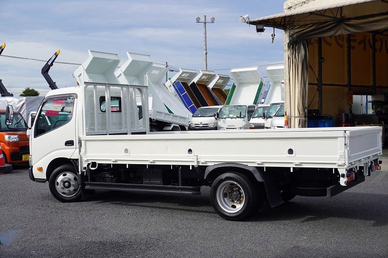 ダイナ　「標準幅　ロング」　平ボディー　積載２０００ｋｇ　三方開　荷台鉄板張り　セイコーラック　ロープ穴３対　鳥居ツノ出し　鳥居加工有り　社外ナビ　フルセグＴＶ　ＥＴＣ　ＬＥＤヘッドライト　電動パーキングブレーキ　６速ＭＴ！5