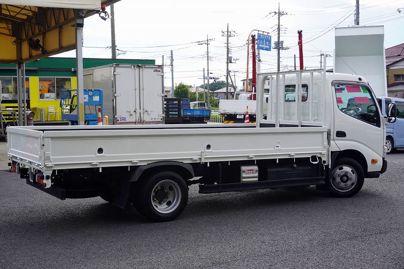 ダイナ　「標準幅　ロング」　平ボディー　積載２０００ｋｇ　三方開　荷台鉄板張り　セイコーラック　ロープ穴３対　鳥居ツノ出し　鳥居加工有り　社外ナビ　フルセグＴＶ　ＥＴＣ　ＬＥＤヘッドライト　電動パーキングブレーキ　６速ＭＴ！6