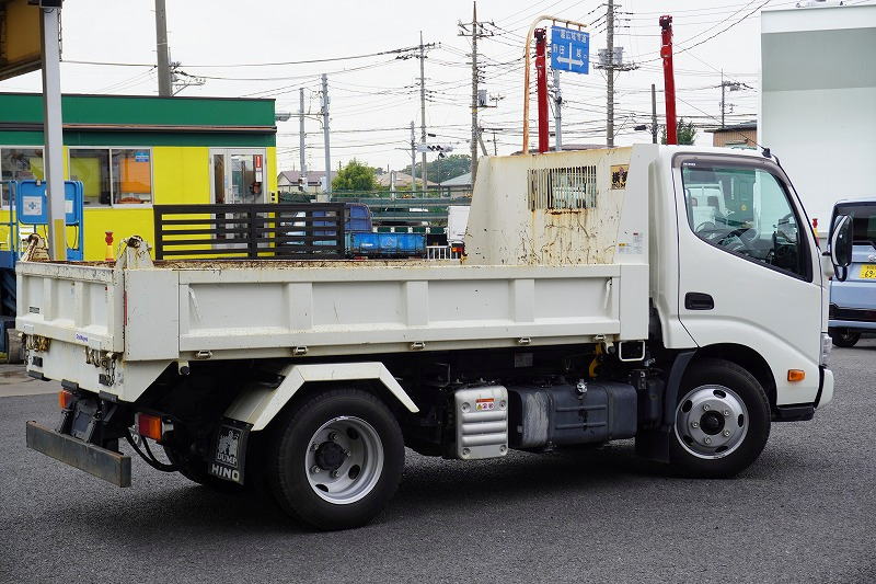 デュトロ　「標準幅」　強化　ローダーダンプ　積載３０００ｋｇ　新明和製　三方開　ダンプピン　スライド用ラジコン　ＥＴＣ　坂道発進補助　左電格ミラー　クリアランスソナー　電動パーキングブレーキ　衝突軽減ブレーキ　車線逸脱警報　低走行！６速ＭＴ！6