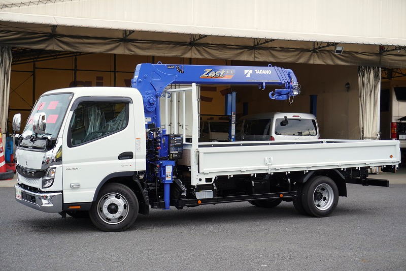 (未使用) キャンター 「ワイド超ロング」 4段クレーン 積載3000kg タダノ製 ラジコン フックイン 2.93t吊 クレーン作業灯付き セイコーラック LEDヘッドライト&LEDフォグランプ 両側電格ミラー スマートキー 衝突軽減ブレーキ 車線逸脱警報 メッキパーツ 5速MT!フロント画像