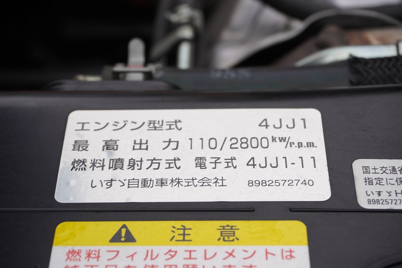 エルフ　「標準幅　ショート」　平ボディー　積載２０００ｋｇ　三方開　ルーフキャリア　鳥居加工　坂道発進補助　社外ナビ　ＥＴＣ　バックカメラ　フォグランプ　５速ＭＴ！車検「Ｒ７年３月まで！」9