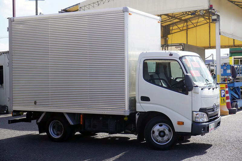 トヨエース　１０尺　アルミバン　積載２０００ｋｇ　ラッシング１段　壁面フック６対　バックカメラ　ＥＴＣ　社外ナビ　スマートキー　両側電格ミラー　９０度ストッパー　北村製　ワンオーナー！ＡＴ車！4