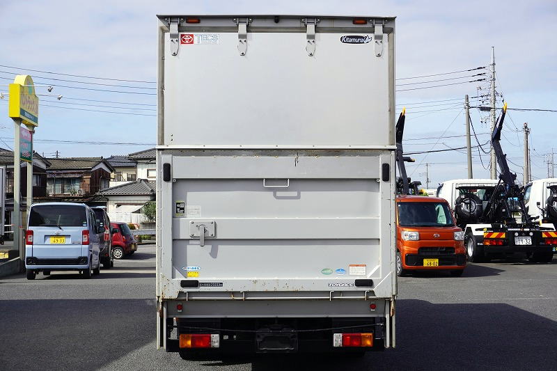 トヨエース　「標準幅　ロング」　アルミバン　積載２０００ｋｇ　跳ね上げ式　垂直パワーゲート　ラッシング１段　壁面フック６対　バックカメラ　社外ナビ　ＥＴＣ　両側電格ミラー　フォグランプ　スマートキー　坂道発進補助　５速ＭＴ！2