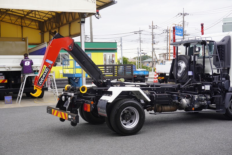 レンジャー　４トン　「ベッドレス」　フックロール　極東製　積載３８５０ｋｇ　ツインシリンダー　キャブバックステップ　ラジコン　坂道発進補助　６速ＭＴ！26