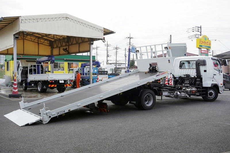 （未使用）　ファイター　増トン　「ワイド　ベッド付き」　セーフティーローダー　古河ユニック製　積載７０００ｋｇ　ウインチ　ラジコン　リア自動アユミ板　床フック　ミラーヒーター　坂道発進補助　スタンション穴　ＨＩＤヘッドライト　メッキパーツ多数！６速ＭＴ！フロント画像