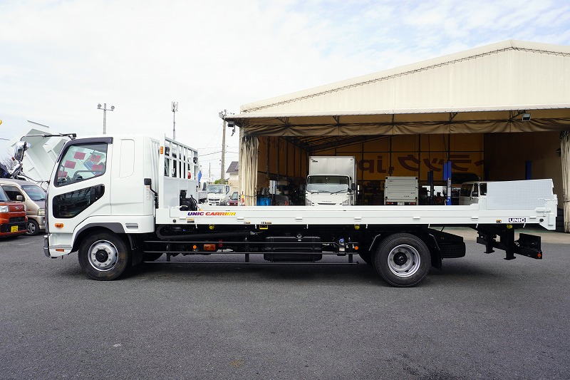 （未使用）　ファイター　増トン　「ワイド　ベッド付き」　セーフティーローダー　古河ユニック製　積載７０００ｋｇ　ウインチ　ラジコン　リア自動アユミ板　床フック　ミラーヒーター　坂道発進補助　スタンション穴　ＨＩＤヘッドライト　メッキパーツ多数！６速ＭＴ！1