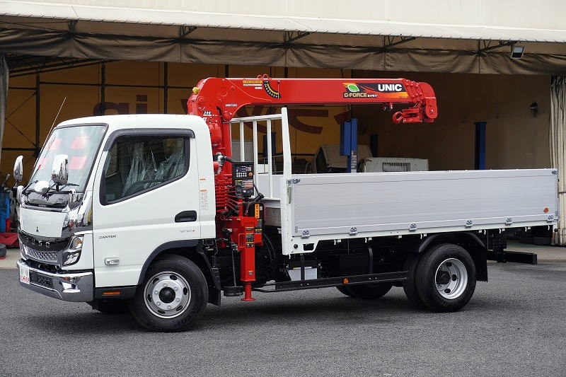 （未使用）　キャンター　「ワイドロング」　４段クレーン　積載３４５０ｋｇ　アルミブロック　古河ユニック製　ラジコン　フックイン　２．９３ｔ吊　坂道発進補助　左電格ミラー　ＬＥＤヘッドライト　スマートキー　衝突軽減ブレーキ　車線逸脱警報　メッキパーツ多数！５速ＭＴ！