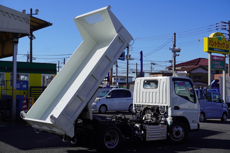 （未使用）　キャンター　「標準幅」　強化　ローダーダンプ　極東製　三方開　積載３０００ｋｇ　ダンプピン　スライド用ラジコン　左電格ミラー　スマートキー　ＬＥＤヘッドライト＆フォグランプ　衝突軽減ブレーキ　車線逸脱警報　５速ＭＴ！　車検「Ｒ８年３月まで！」27