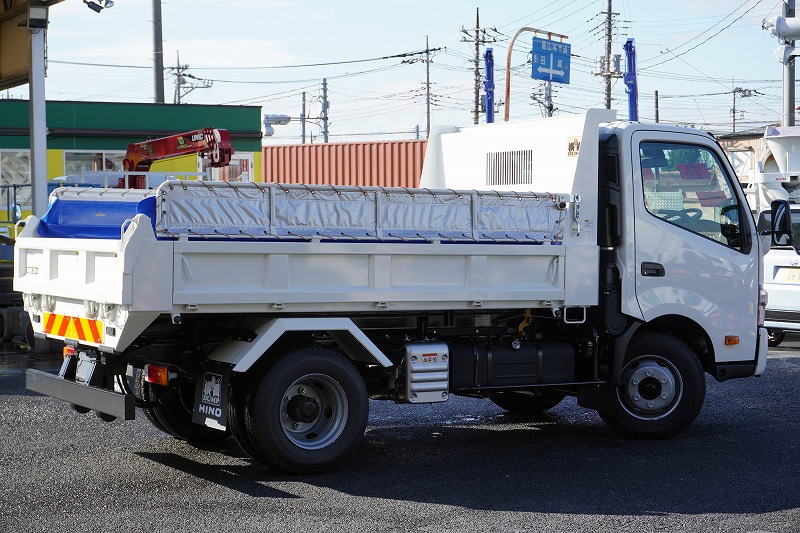 （未使用）　デュトロ　「ワイド　ハイグレード」　強化　ローダーダンプ　新明和製　三方開　積載３６５０ｋｇ　手動コボレーン　ダンプピン　スライド用ラジコン　両側電格ミラー　坂道発進補助　ルームミラー型バックカメラ　クリアランスソナー　ＬＥＤヘッドライト＆フォグランプ　スマートキー　衝突軽減ブレーキ　車線逸脱警報　６速ＭＴ！車検「Ｒ８年６月まで！」6