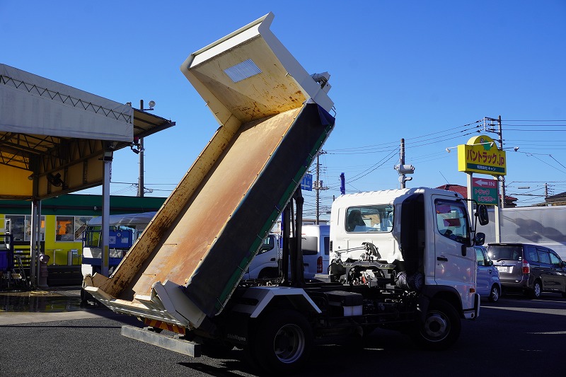 レンジャー　４トン　「ベッドレス」　ローダーダンプ　新明和製　積載２６００ｋｇ　一方開　電動コボレーン　社外スライド用ラジコン　ダンプピン　ＥＴＣ　坂道発進補助　衝突軽減ブレーキ　車線逸脱警報　低走行！６速ＭＴ！25