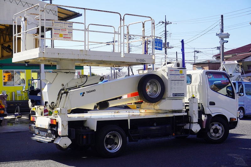 デュトロ　高所作業車　タダノ製（ＡＴ－１２０ＳＲＭ）　スーパーデッキ　重荷重型　最大地上高１１．９ｍ　鉄製バケット　バケット積載荷重１０００ｋｇ　ローラージャッキ　アワーメーター：１３４１ｈ　ブーム自動格納　発電機　左電格ミラー　坂道発進補助　ＥＴＣ　電動パーキングブレーキ　キーレス　低走行！６速ＭＴ！6