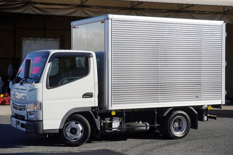 キャンター　１０尺　アルミバン　積載２０００ｋｇ　ラッシング２段　バックカメラ　ＥＴＣ　衝突軽減ブレーキ　車線逸脱警報　パブコ製　全高２．８ｍ以下　ＡＴ車！フロント画像