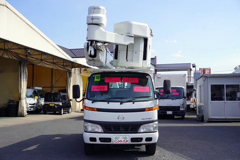 デュトロ　高所作業車　アイチ製（ＳＮ１５Ｂ）　最大地上高１４．６ｍ　ＦＲＰバケット　バケット積載荷重２００ｋｇ　積載７００ｋｇ　ウインチ　工具入れ　アワーメーター：７１９２ｈ　バックカメラ　ＥＴＣ　電気工事仕様！５速ＭＴ！0