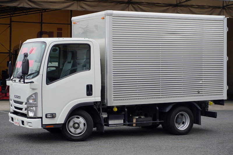 エルフ　１０尺　アルミバン　積載２０００ｋｇ　ラッシング２段　バックカメラ　社外ナビ　ＥＴＣ　全高２．８ｍ　９０度ストッパー　パブコ製　ＡＴ車！フロント画像