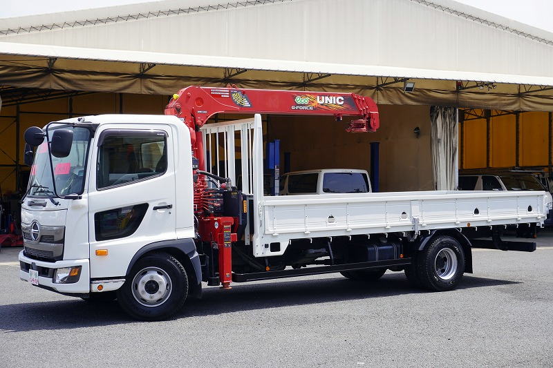 レンジャー　４トン　「ベッドレス」　４段クレーン　積載２３００ｋｇ　古河ユニック製　５．５ｍ長　ラジコン　フックイン　２．９３ｔ吊　セイコーラック　ロープ穴４対　ＥＴＣ２．０　坂道発進補助　６速ＭＴ！低走行！フロント画像