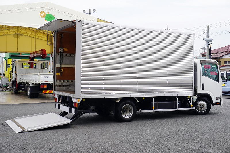 エルフ　「ワイドロング」　アルミバン　積載２０００ｋｇ　跳ね上げ式　パワーゲート　ラッシング２段　バックカメラ　ＥＴＣ　フォグランプ　日本フルハーフ製　ＡＴ車！フロント画像