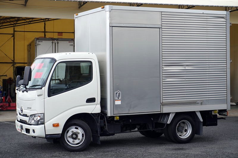 ダイナ　１０尺　アルミバン　積載２０００ｋｇ　サイドドア　ラッシング２段　床フック３対　９０度ストッパー　バックカメラ　ＥＴＣ　左電格ミラー　ＬＥＤヘッドライト　スマートキー　電動パーキングブレーキ　トヨタ車体製　ワンオーナー！ＡＴ車！フロント画像