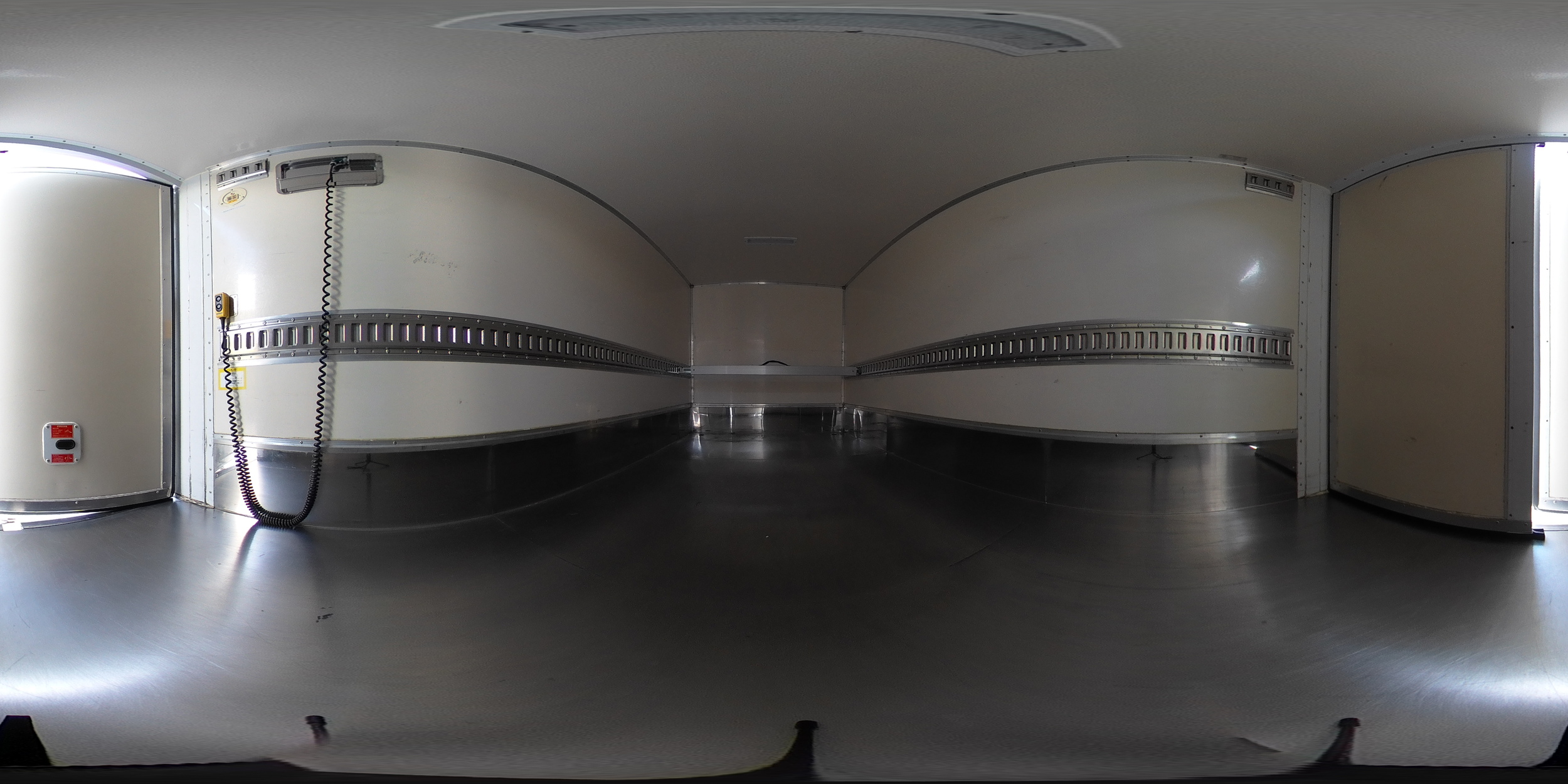 キャンター　１０尺　パネルバン　積載２０００ｋｇ　リア観音扉　垂直パワーゲート　ラッシング１段　荷台ステンレス張り　バックカメラ　社外ナビ　ＥＴＣ　左電格ミラー　車線逸脱警報　フォグランプ　５速ＭＴ！準中型（５トン限定）免許対応！！2