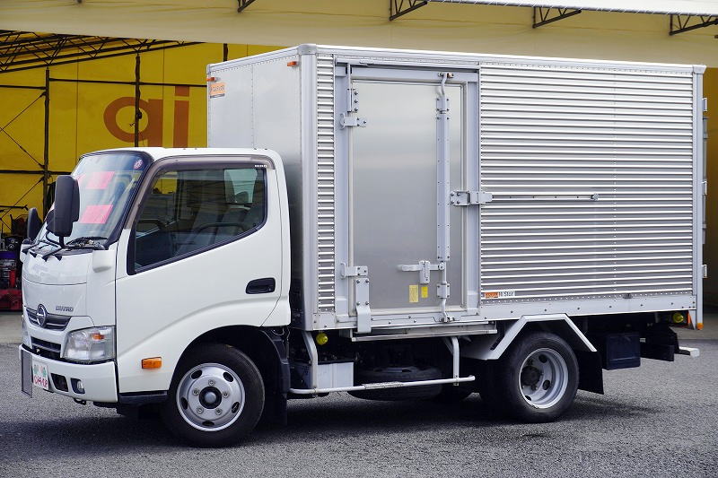 デュトロ　１０尺　アルミバン　積載２９５０ｋｇ　両側サイドドア　ラッシング２段　ジョルダー２列　バックカメラ　社外ナビ　ＥＴＣ　左電格ミラー　フォグランプ　トランテックス製　ＡＴ車！フロント画像